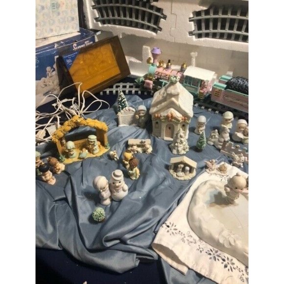 WHOLE SET Precious Moments Sugar Town Christmas Village - Picture 7 of 13